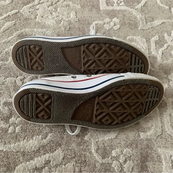 Converse Women's Low Top White Classic Sneakers Size 7 - Picture 9 of 9